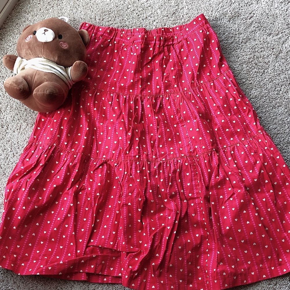 very cute skirt, never worn